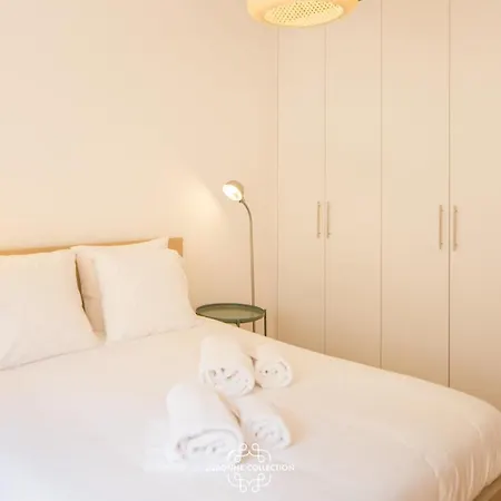 Sleek And Comfortable Pateo 51 By Lisbonne Collection شقة